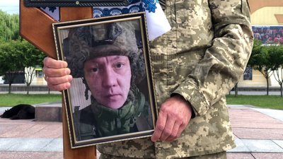 Загинули в бою на Сумщині: з бійцями Романом Войновим та Костянтином Дорошевим попрощалися у Рівному Загинули в бою на Сумщині: з бійцями Романом Войновим та Костянтином Дорошевим попрощалися у Рівному