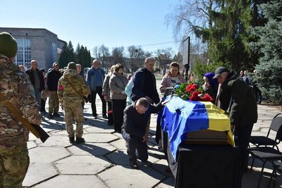 У Пирятині на Полтавщині попрощались з Олександром Клементом, який загинув на війні з РФ У Пирятині на Полтавщині попрощались з Олександром Клементом, який загинув на війні з РФ