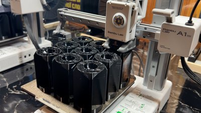 Волонтер із Рівненщини показав, як виготовляє комплектуючі до дронів на 3D-принтерах Волонтер із Рівненщини показав, як виготовляє комплектуючі до дронів на 3D-принтерах