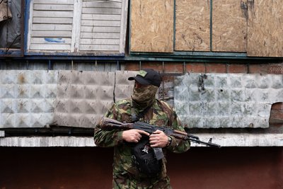 Військовий 46-ї аеромобільної бригади Десантно-штурмових військ із позивним «Італія» патрулює одну з вулиць Краматорська. Донеччина, вересень 2026 року Військовий 46-ї аеромобільної бригади Десантно-штурмових військ із позивним «Італія» патрулює одну з вулиць Краматорська. Донеччина, вересень 2026 року