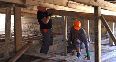Відновлюють багатоповерхівку, пошкоджену під час атаки РФ на Одесу 18 листопада 2024 року Відновлюють багатоповерхівку, пошкоджену під час атаки РФ на Одесу 18 листопада 2024 року