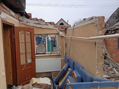 У Сумській громаді БпЛА влучив у будинок У Сумській громаді БпЛА влучив у будинок
