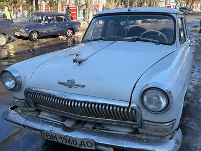 Від весіль до евакуації: історія "Волги" з Глухова Від весіль до евакуації: історія "Волги" з Глухова