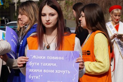 "Насильство лишає слід": в Ужгороді відзначили Міжнародний день боротьби за права жінок "Насильство лишає слід": в Ужгороді відзначили Міжнародний день боротьби за права жінок