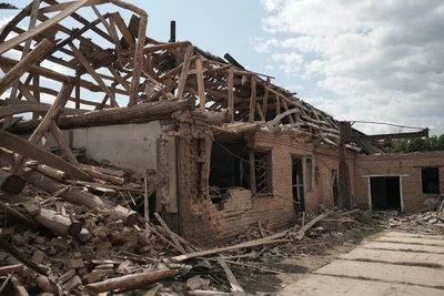 "Диво, що він лишився живий": наслідки обстрілу Білопілля керованими авіабомбами "Диво, що він лишився живий": наслідки обстрілу Білопілля керованими авіабомбами