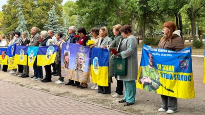 У Кропивницькому вшанували захисників та захисниць України У Кропивницькому вшанували захисників та захисниць України