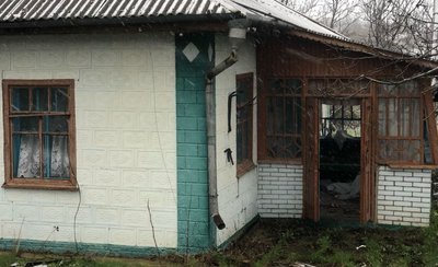 На Кіровоградщині уламки російської ракети пошкодили вікна й дах приватного будинку та електродроти На Кіровоградщині уламки російської ракети пошкодили вікна й дах приватного будинку та електродроти