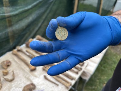 Медальйон, крипти, Кременець, розкопки, 30 сеорпня 2026, Тернопіль Медальйон, крипти, Кременець, розкопки, 30 сеорпня 2026, Тернопіль