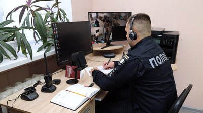Зґвалтування неповнолітньої на Хмельниччині: слідчі провели допит дівчини за методикою "зеленої кімнати" Зґвалтування неповнолітньої на Хмельниччині: слідчі провели допит дівчини за методикою "зеленої кімнати"