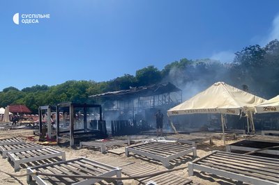 Пожежа знищила пляжний комплекс "Ікра" в Одесі: 700 метрів квадратних вигоріли за 10 хвилин Пожежа знищила пляжний комплекс "Ікра" в Одесі: 700 метрів квадратних вигоріли за 10 хвилин