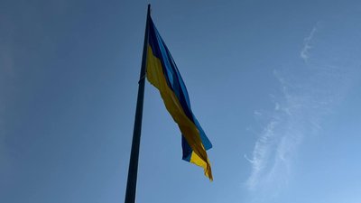 Стяг поблизу дендропарку "Поділля" Стяг поблизу дендропарку "Поділля"