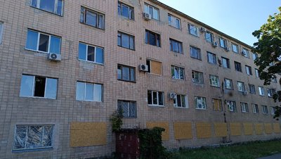 Для будинків, які пошкодило внаслідок обстрілу РФ 17 червня у Полтаві, привезли другу партію вікон Для будинків, які пошкодило внаслідок обстрілу РФ 17 червня у Полтаві, привезли другу партію вікон