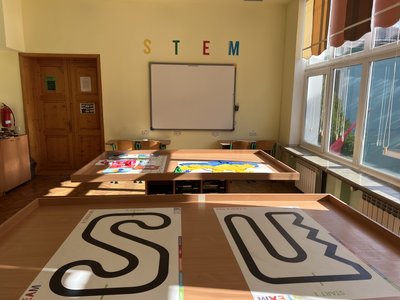 STEM-лабораторія у Чернівецькому ліцеї № 3 STEM-лабораторія у Чернівецькому ліцеї № 3