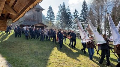 У селі Потелич на Львівщині готуються до винесення плащаниці у дерев’яному храмі XVI століття