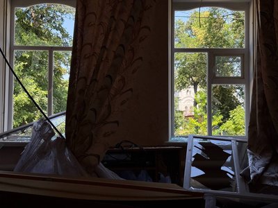 "Крикнув дружині — і миттєвий удар". Росіяни обстріляли центр Глухова