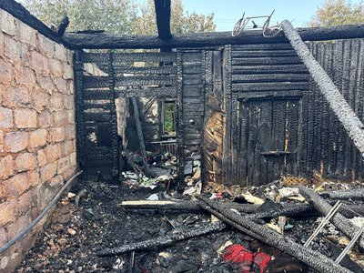 «Згорів з середини». Дрон РФ влучив в середину приватного будинку у Шостці «Згорів з середини». Дрон РФ влучив в середину приватного будинку у Шостці