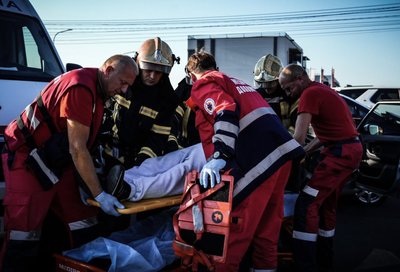 Рятувальники деблокували людину з авто: наслідки аварії у Луцьку Рятувальники деблокували людину з авто: наслідки аварії у Луцьку