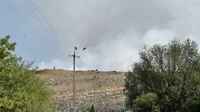 У селі Барвінок біля Ужгорода гасять пожежу на сміттєзвалищі У селі Барвінок біля Ужгорода гасять пожежу на сміттєзвалищі