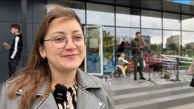 На дримбі за донат грає військовий із Рівненщини у власну коротку відпустку На дримбі за донат грає військовий із Рівненщини у власну коротку відпустку