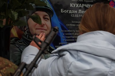 На Вінниччині на честь загиблого нацгвардійця відкрили пам'ятну дошку На Вінниччині на честь загиблого нацгвардійця відкрили пам'ятну дошку