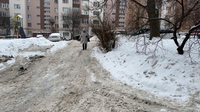 "Не те щоб вони не справлялися — просто бракує техніки": 285 двірників прибирають сніг у Хмельницькому "Не те щоб вони не справлялися — просто бракує техніки": 285 двірників прибирають сніг у Хмельницькому