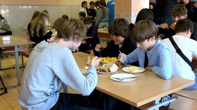 Безкоштовне харчування у школах Вінниці: скільки дітей охопила програма та чи подобається їм меню Безкоштовне харчування у школах Вінниці: скільки дітей охопила програма та чи подобається їм меню