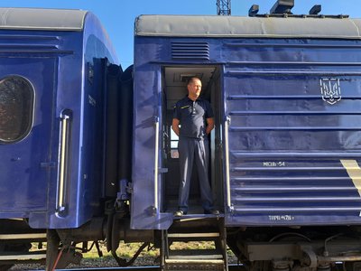 Транзитний центр для евакуйованих з Донецької області евакопотяг провідник евакопотягу Володимир Павлоград Дніпропетровська область 3 жовтня 2024 рік Транзитний центр для евакуйованих з Донецької області евакопотяг провідник евакопотягу Володимир Павлоград Дніпропетровська область 3 жовтня 2024 рік