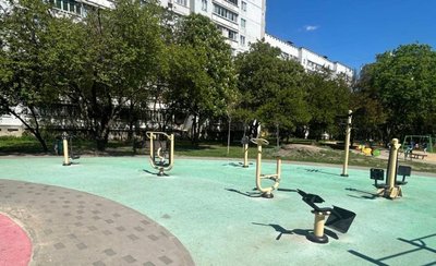Дитячий майданчик на вулиці Грицевця в Харкові Дитячий майданчик на вулиці Грицевця в Харкові