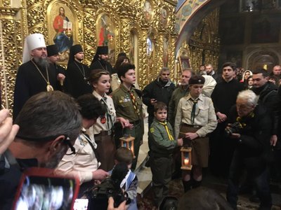 До Києва прибув Вифлеємський вогонь миру До Києва прибув Вифлеємський вогонь миру
