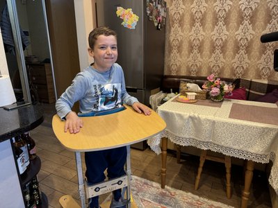 12-річний полтавець із ДЦП створив власну майстерню свічок: заробляє на будинок та донатить ЗСУ 12-річний полтавець із ДЦП створив власну майстерню свічок: заробляє на будинок та донатить ЗСУ