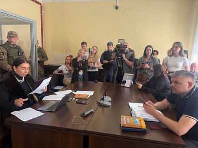 Присутні у залі суду Присутні у залі суду