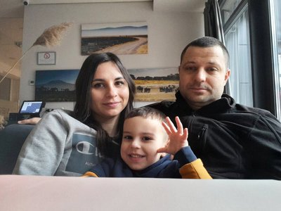 Військовий Іван Молдован з дружиною Галиною та сином Тарасом Військовий Іван Молдован з дружиною Галиною та сином Тарасом
