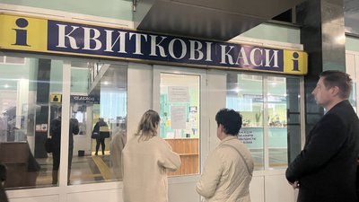 Хакерська атака на "Укрзалізницю", чи є черги на вокзалі у Харкові Хакерська атака на "Укрзалізницю", чи є черги на вокзалі у Харкові