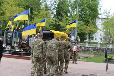 У Житомирі попрощалися з військовослужбовцем Олегом Щіпанським У Житомирі попрощалися з військовослужбовцем Олегом Щіпанським