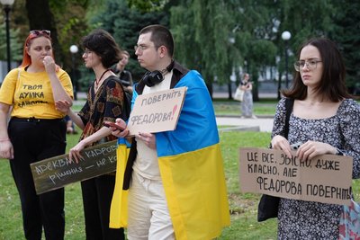 Десятий день дніпряни мітингують за поновлення Федорова на посаді міністра оборони Десятий день дніпряни мітингують за поновлення Федорова на посаді міністра оборони