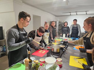 "Готувати разом — це об’єднує" — дружина військовослужбовця відкрила у Житомирі кулінарну студію "Готувати разом — це об’єднує" — дружина військовослужбовця відкрила у Житомирі кулінарну студію