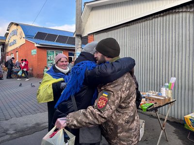 На Житомирщині провели благодійний ярмарок для збору грошей на генератори для військових бригад