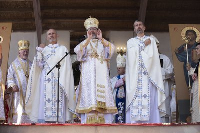 Священників звільнили з російського полону Священників звільнили з російського полону