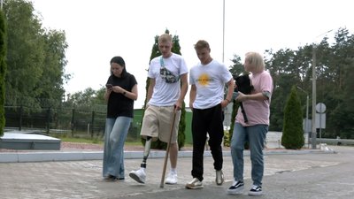 Три роки розлуки: військовий із протезом зустрів на "Ягодині" рідного брата, якого проти волі вивезли до Росії Три роки розлуки: військовий із протезом зустрів на "Ягодині" рідного брата, якого проти волі вивезли до Росії