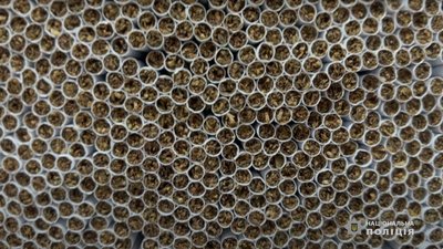 Виготовляли 40 тисяч пачок в день: у Вінниці викрили підпільний цех з виробництва цигарок Виготовляли 40 тисяч пачок в день: у Вінниці викрили підпільний цех з виробництва цигарок