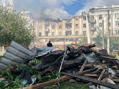 Армія РФ ударила ракетами по Дніпру. Що відбувається на місці подій