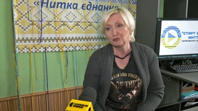 "Нитка єднання": Луцьк доєднався до в'язання найбільшого в Україні жовто-блакитного прапора "Нитка єднання": Луцьк доєднався до в'язання найбільшого в Україні жовто-блакитного прапора