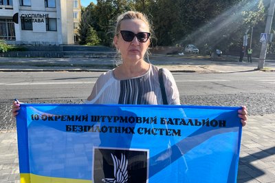 У Полтаві у день памʼяті вшанували загиблих військових У Полтаві у день памʼяті вшанували загиблих військових