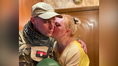 Одна з останніх світлин Анни Карашецької з сином Михайлом Одна з останніх світлин Анни Карашецької з сином Михайлом