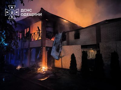 Понад 10 житлових будинків пошкоджено через нічну атаку РФ на Одещину Понад 10 житлових будинків пошкоджено через нічну атаку РФ на Одещину