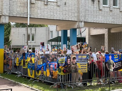 «А раптом він серед них»: як родини з Черкащини їздять на обміни військовополоненими у пошуках своїх рідних «А раптом він серед них»: як родини з Черкащини їздять на обміни військовополоненими у пошуках своїх рідних
