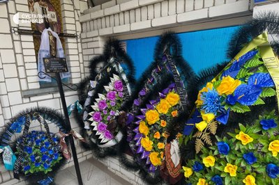 У Ладижині прощаються з двома загиблими під час нападу в Києві У Ладижині прощаються з двома загиблими під час нападу в Києві
