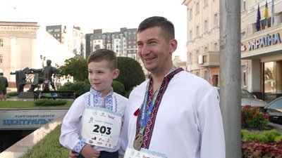У Рівному відбувся дев'ятий благодійний забіг у вишиванках: як це було і скільки зібрали для ЗСУ У Рівному відбувся дев'ятий благодійний забіг у вишиванках: як це було і скільки зібрали для ЗСУ