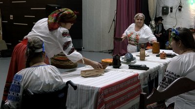 "Буде домашня атмосфера": у Черкасах люди з інвалідністю готують святкову виставу "Буде домашня атмосфера": у Черкасах люди з інвалідністю готують святкову виставу