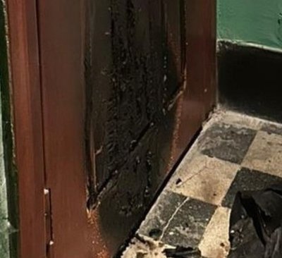 Двох львів'ян підозрюють у підпалі дверей квартири військового Двох львів'ян підозрюють у підпалі дверей квартири військового